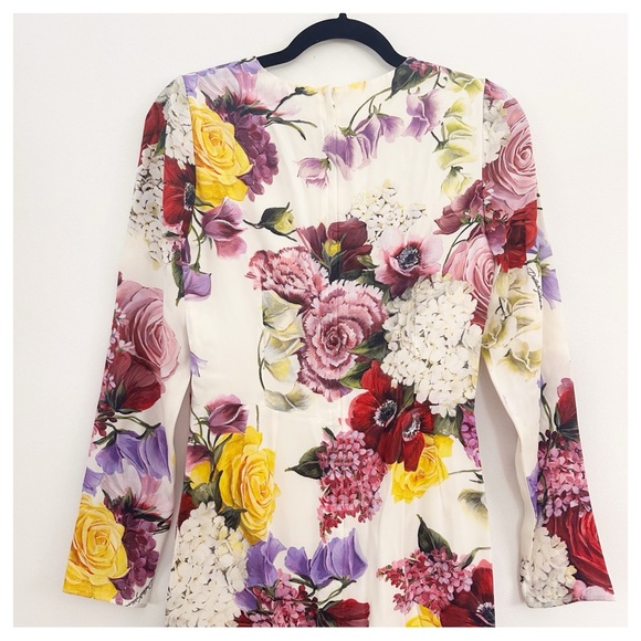 DOLCE & GABBANA Floral print stretch silk sheath dress cream/ purple EUC sz 42 - Picture 6 of 10